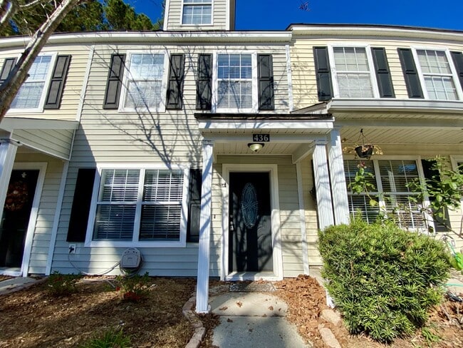 Building Photo - Three Bedroom, Townhome in The Farm!