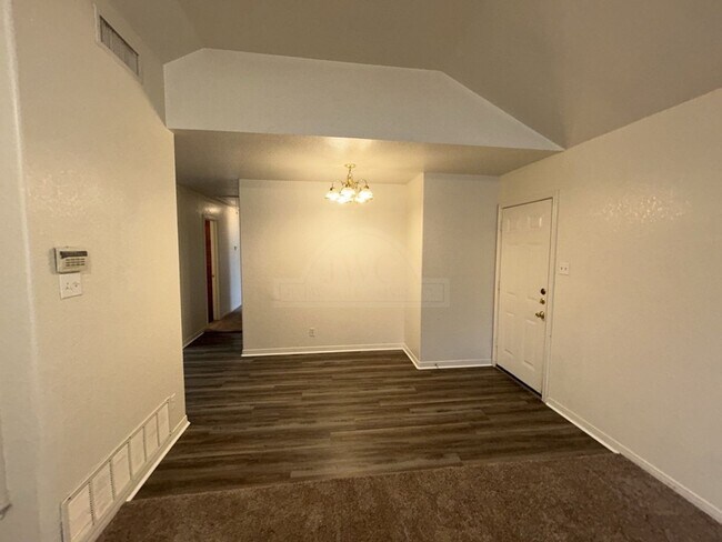 Photo - 2204 Wright Way