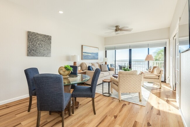 Building Photo - 7700 Seawall Blvd Unit 302