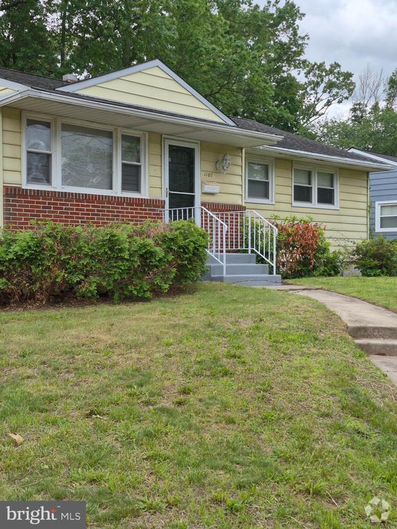 Building Photo - 1107 Hickory St Rental