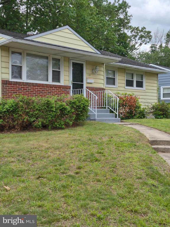 Building Photo - 1107 Hickory St Rental