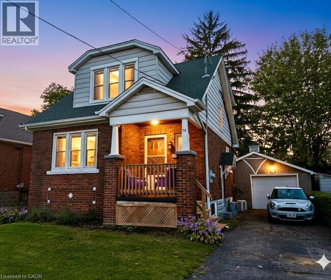 Photo - 74 E 15th St