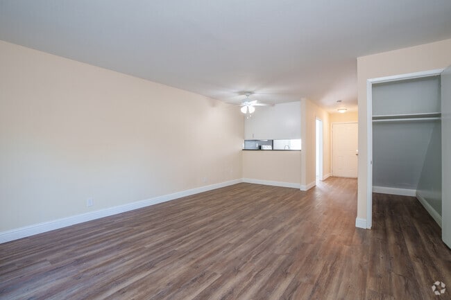 2BR, 1.5BA - 944SF - Stonepine Townhouse - Living Room