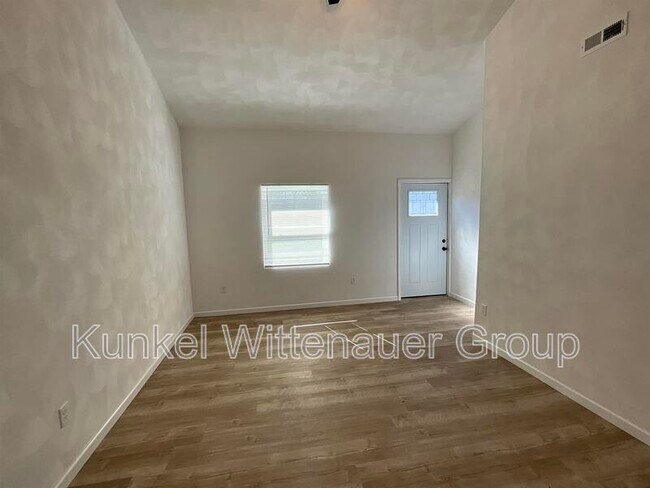 Photo - 5 Lakewood Dr