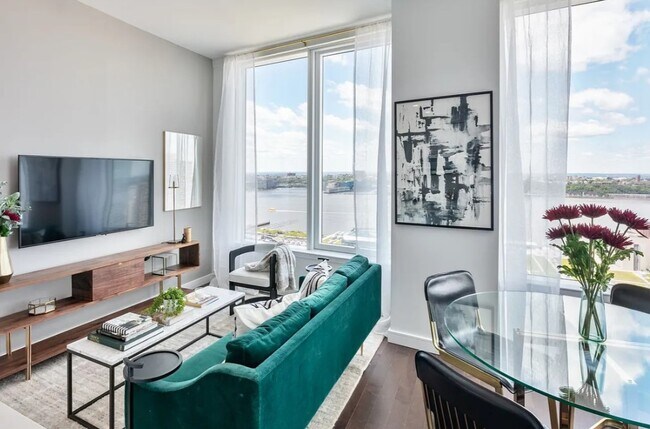 Photo - 511 W 36th St. Unidad 28B