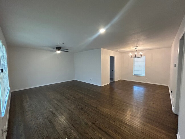 Building Photo - 138 Vandenburg Dr