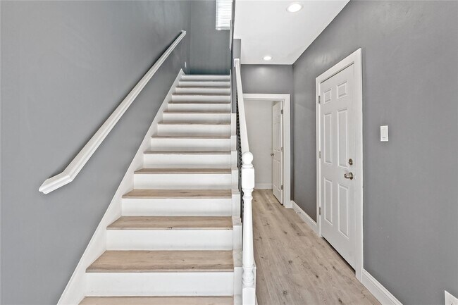 Photo - 2116 Bidwell Dr