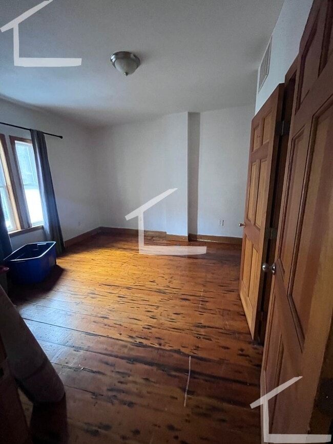 Photo - Great 6 bedroom 3 mins from Northeastern