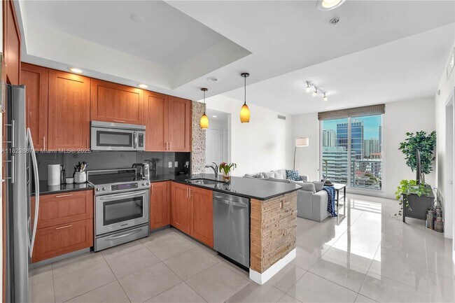 Photo - 315 NE 3rd Ave Unidad 1405