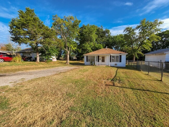 Building Photo - 2 Bedroom home in Tecumseh