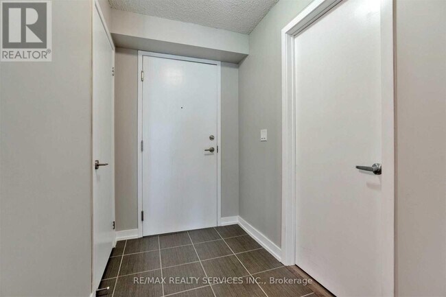 Photo - 812 Lansdowne Ave Unit 319