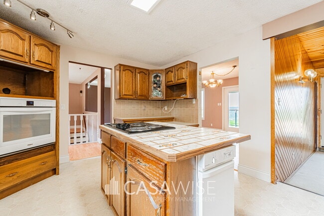 Photo - 160 Windermere Dr SW