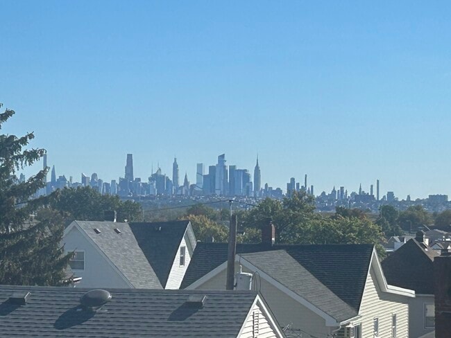 Building Photo - 14 Ridge Rd Unit 3rd floor