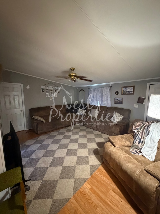 Photo - 560 Mack St