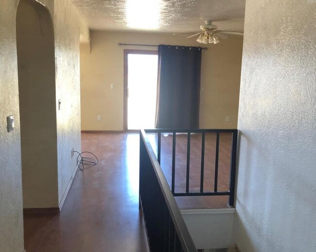 Photo - 985 S Monterosa Dr