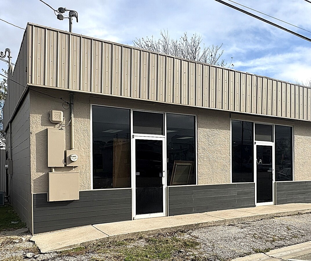 Photo - 112 W Avenue E