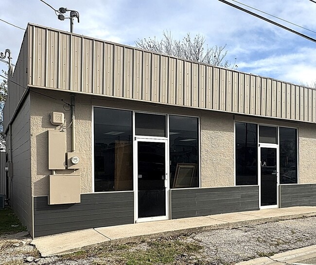 Photo - 112 W Avenue E