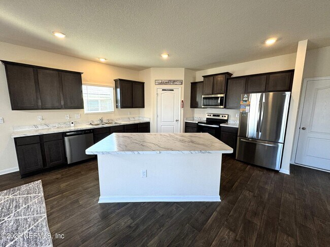 Photo - 2120 Province St