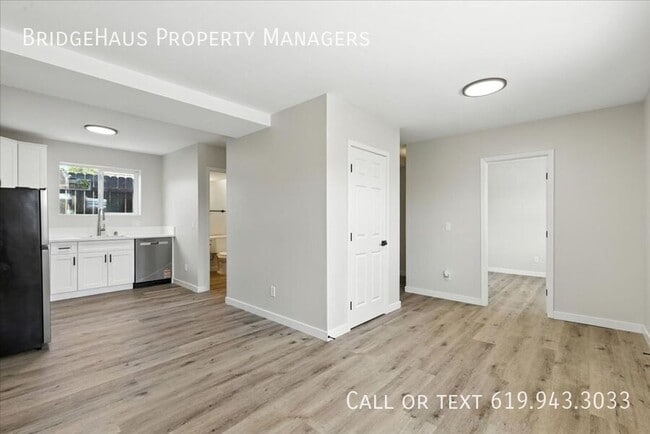 Photo - 4973 72nd St