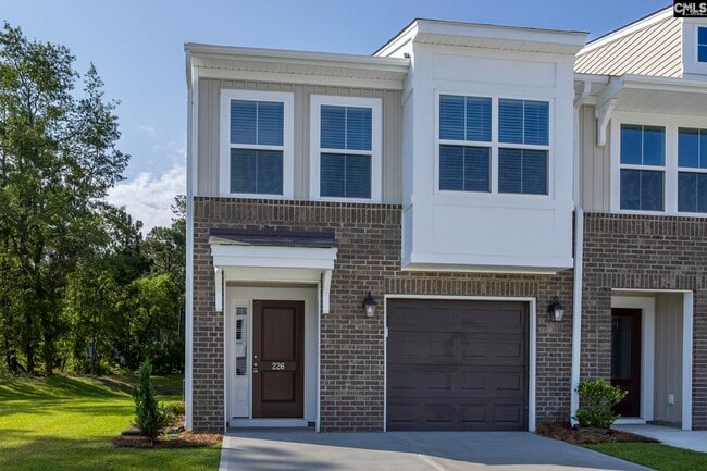 Photo - 205 E Main St Townhome