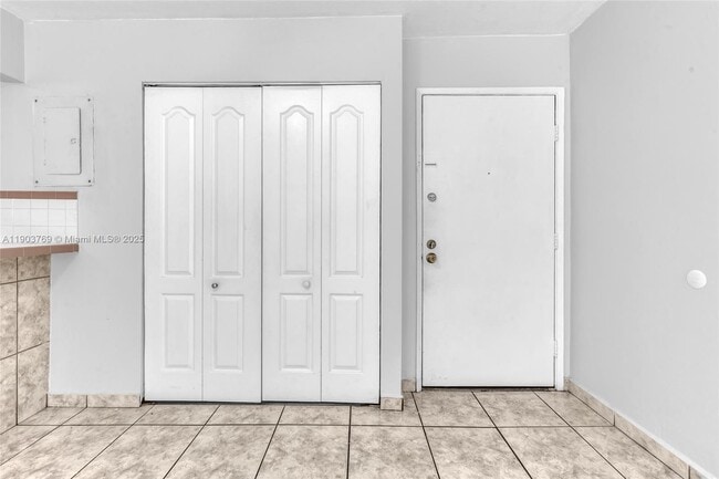 Photo - 210 Fontainebleau Blvd Unidad 210