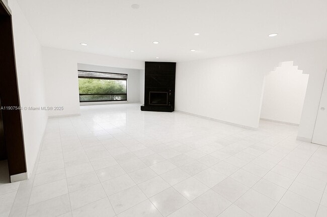 Photo - 1915 Country Club Prado