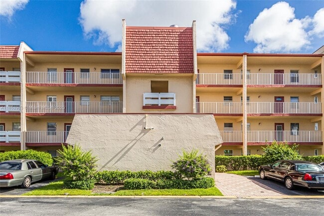 Building Photo - 1010 Country Club Dr Unit 405 Rental