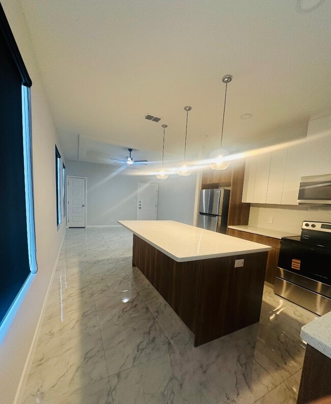 Building Photo - 2012 Selena St