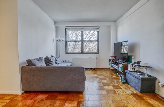 Building Photo - 201 St Pauls Ave Unit 2A