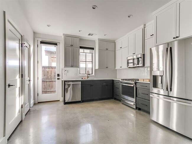 Building Photo - 920 Pedalers Ln