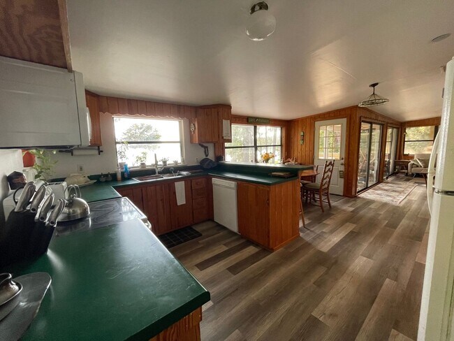 Photo - 107 Cygnet Ln