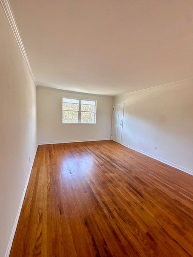 Photo - Fully Renovated Three Bedrooms Condo in South Windermere Unit C