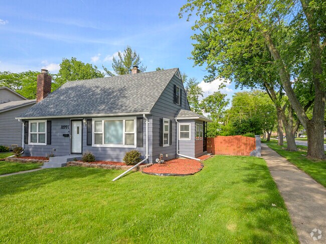 Building Photo - 18991 Avers Ave Rental