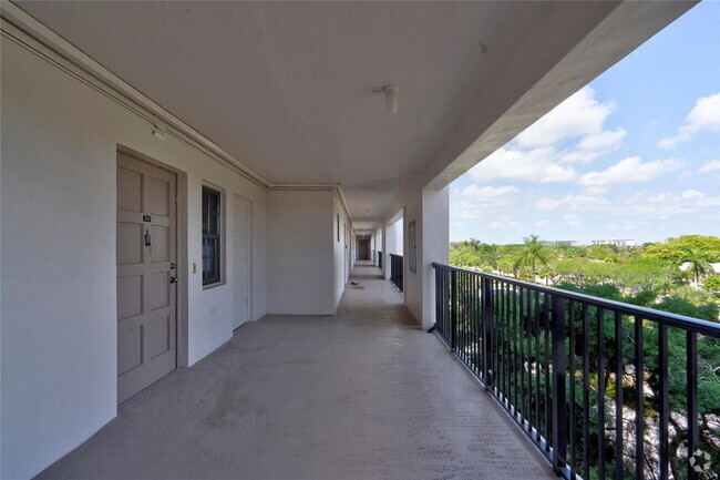 Building Photo - 3050 N Palm Aire Dr Unit 505 Rental
