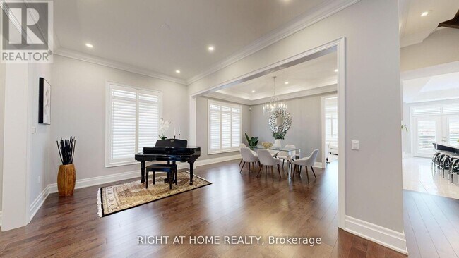 Photo - 385 Tudor Ave