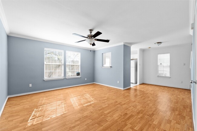 Photo - 9611 Elmview Pl