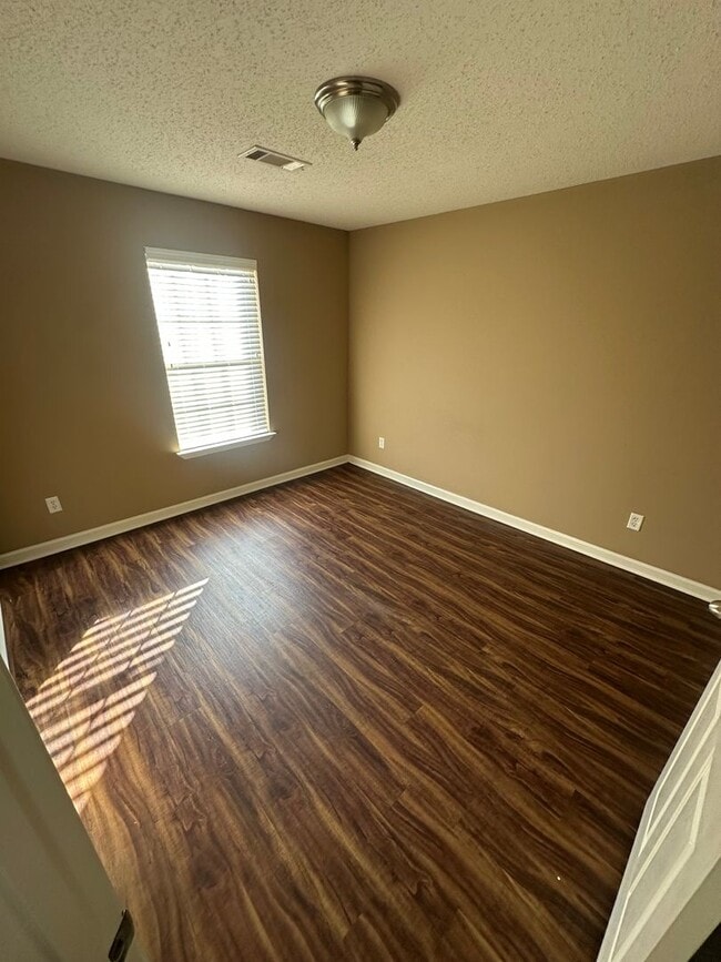 Photo - 105 Willow Point Dr