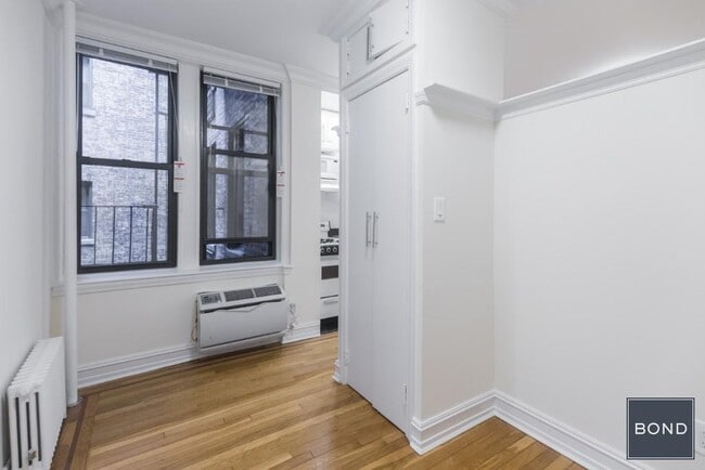 Building Photo - 214 E 51st St Unit 1D Rental