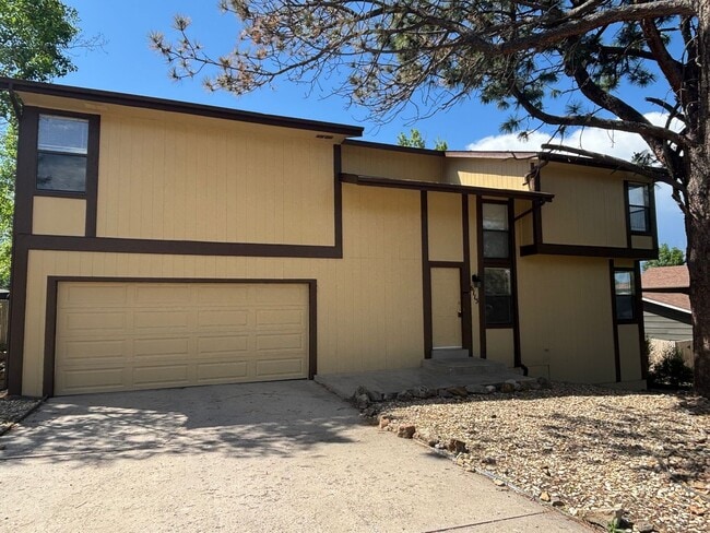 4 bed/2.5 bath home with wood fireplace - ... - 4 bed/2.5 bath home with wood fireplace - ...