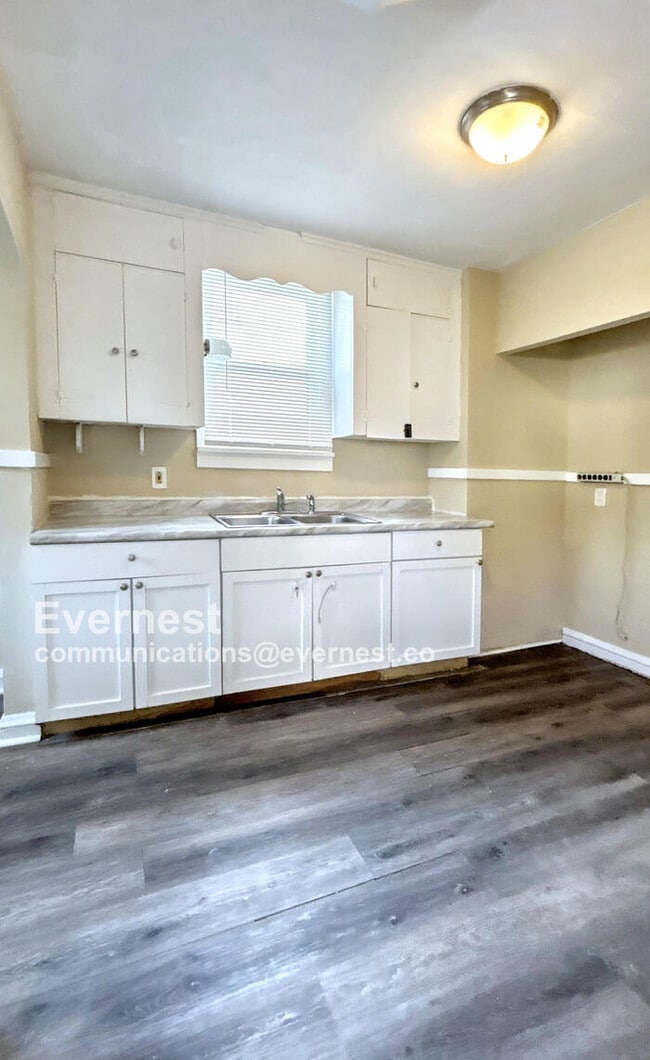 Photo - 3 Bed, 1 Bath Home with Great Space / Avai...