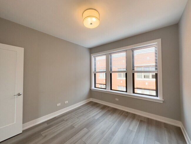 Photo - 3924 N Janssen Ave Unit A05W