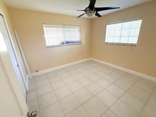 Photo - 551 SE 15th St