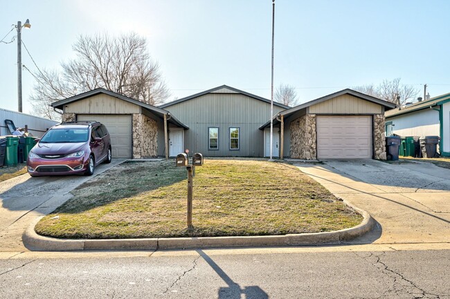 Photo - 7905 S Douglas Ave Townhome