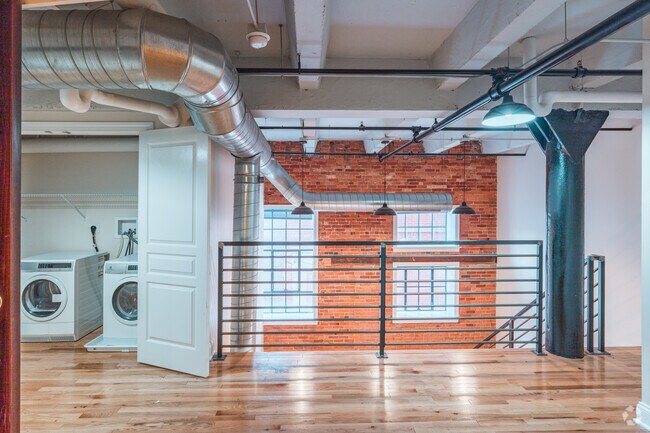 2BR, 2BA - 1461SF - Laundry