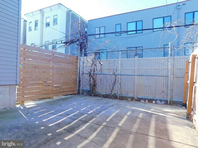 Photo - 2142 N Carlisle St