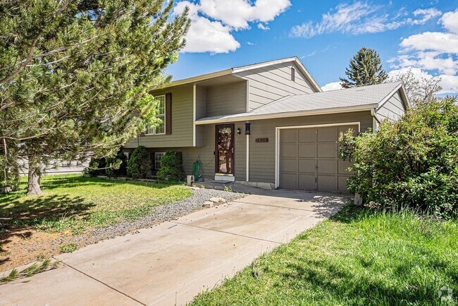 Building Photo - Spacious 3BD 2 Bath Home
