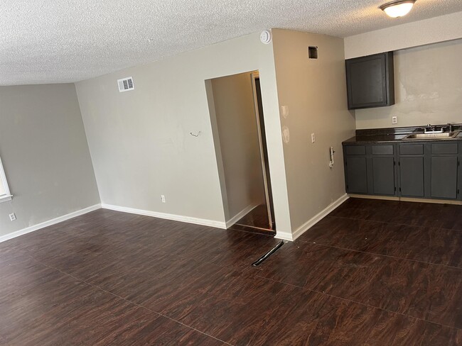 Photo - 318 Red Oak St