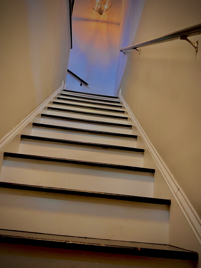 Staircase upon entry to the unit/2nd floor - 1926 Fleet St Unit Apt. B