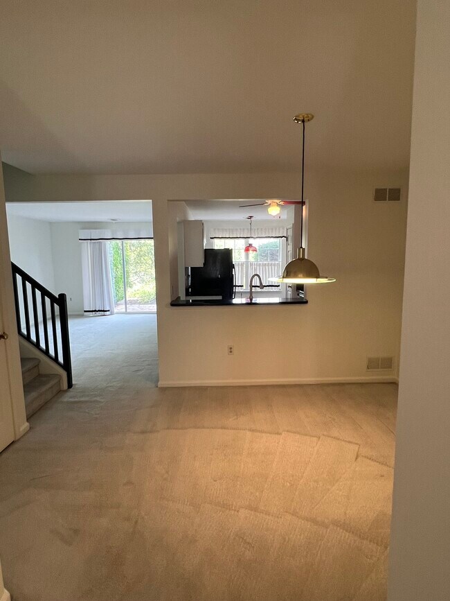 Photo - 1534 MacIntosh Way