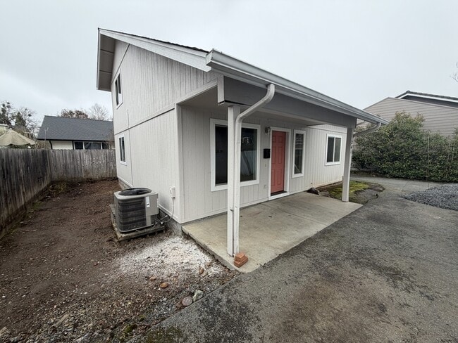 Building Photo - 241 NE School St